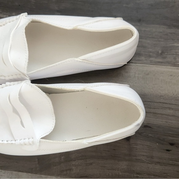 ❌Sold❌Men’s white loafer - Picture 2 of 3
